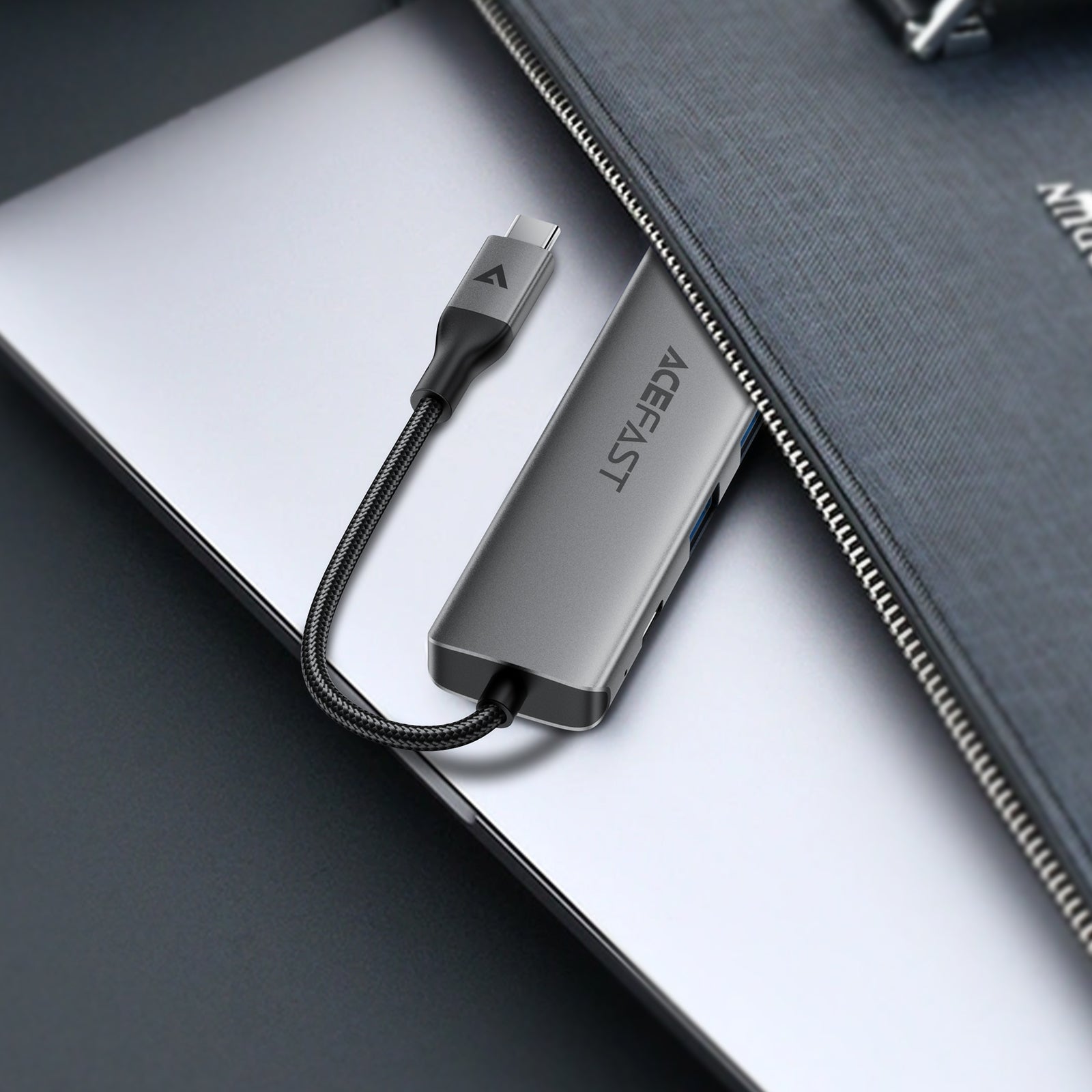 J18 USB-C 6-in-1 HUB Docking Station