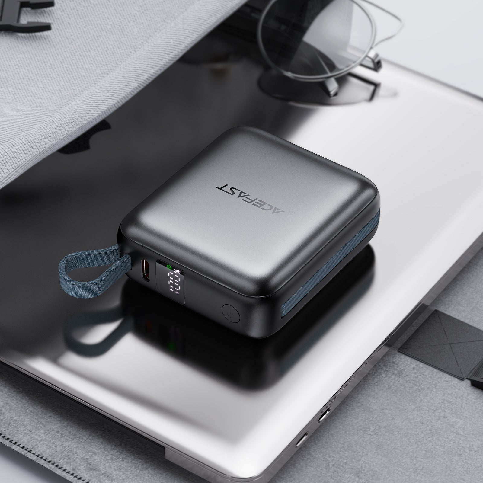 M23-10000 22.5W Power bank built-in dual Cables | Type-C+ Lightning dual-cable design