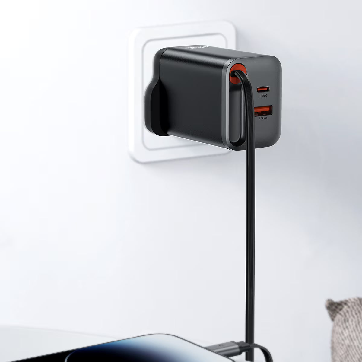 A138 PD67W GaN charger (2*USB-C+USB-A) with retractable cable,black(UK)