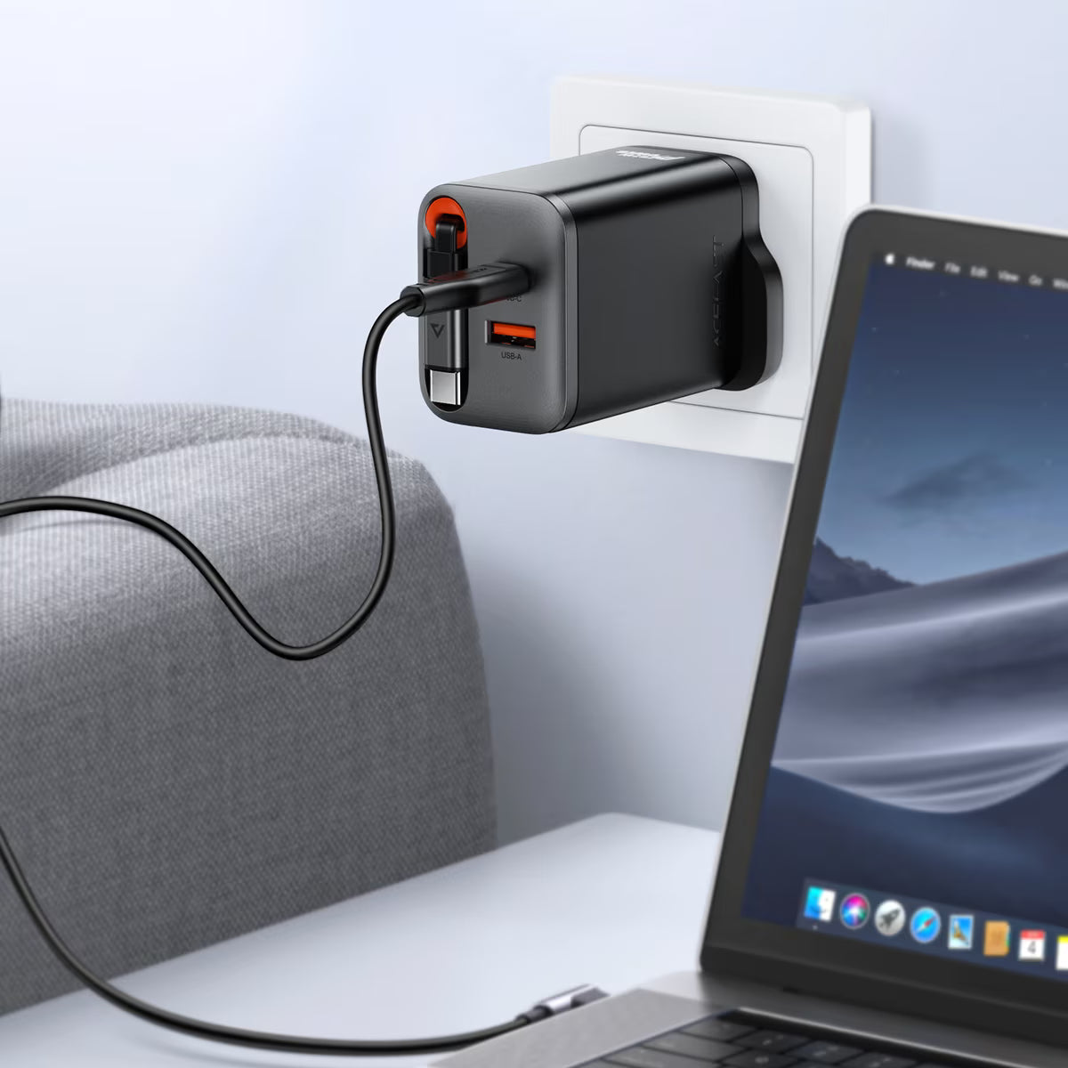 A138 PD67W GaN charger (2*USB-C+USB-A) with retractable cable,black(UK)